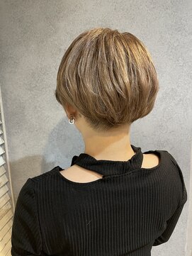 ヘアサロンM 新宿 ネープレスショートヘア