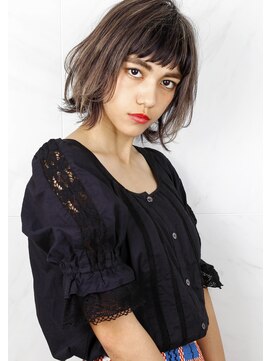 ラミ(L'ami) 『外ハネ × グレージュ』ひし形シルエット切りっぱなしボブ☆
