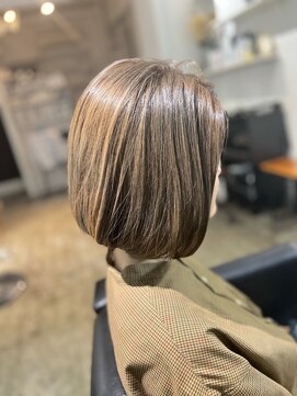 ツムグ 代官山店(TUMUGU) 30代40代50代ミルクティーアッシュチョコレートショートヘア