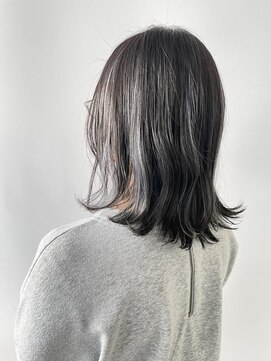 シェリッシュ ノース(Sheriche North) 暗髪ハイライト×シルバーグレー【ブリーチ1～2回】