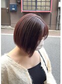 切りっぱなし前下がりボブ