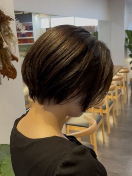 エリマ 横浜西口(elima) 横浜西口ショートボブ顔周りレイヤーアディクシーカラーベージュ