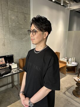 ミリ(milli Produce by ITAKURA) かきあげメンズパーマ