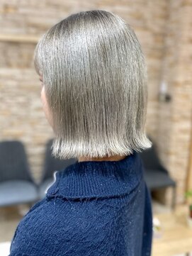 ソワバイアロマヘアー(soi by AROMA hair) シルバーアッシュ/ハイトーン/ホワイトブロンド/ダブルカラー