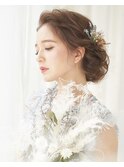 結婚式や二次会に大人気!大人シニヨンスタイル