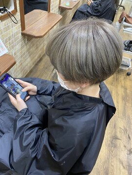 デコヘアー キートス(DECO HAIR kiitos) 刈り上げショート×グレージュカラー