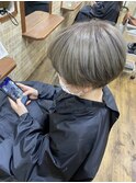 刈り上げショート×グレージュカラー