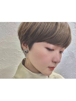 骨格・髪質はもちろん背景まで見極め、絶妙なフォルムに。ミリ単位にこだわる技術で理想が叶います。