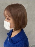 ミルクティーベージュ×前下がりボブ_807S1579