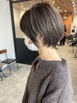 アドラーブル ココロ 新潟(adorable CoCoLo) 似合わせ小顔カット耳掛けショートボブ