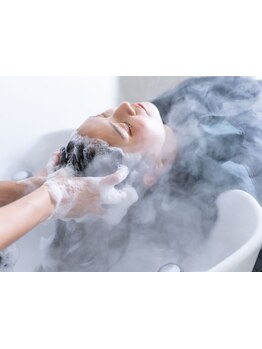 美しい髪は健康な頭皮から。極上のヘッドスパで心も髪も輝く自分に。