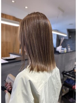 ニーイチイチ(211) ミルクティー/グレージュ/ミディアムボブ