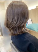 肩にかかるくらいの長さのミディアムボブ