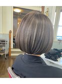 繊細ハイライトの艶ボブカラー