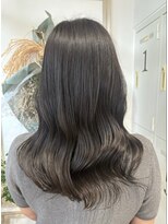 メルク ユニ(merc.uni)&nbsp;透明感たっぷりグレージュで大人っぽいツヤ髪に◎12.03