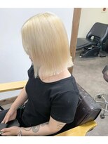 ガルボ ヘアー(garbo hair)&nbsp;ブロンドヘアで大人かわいいハイトーン
