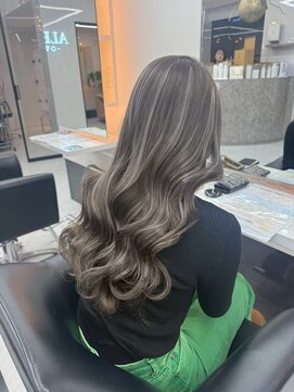 アリープアウル(ALEAP owl) ブリーチカラー/アッシュベージュ/ハイライト/レイヤーカット