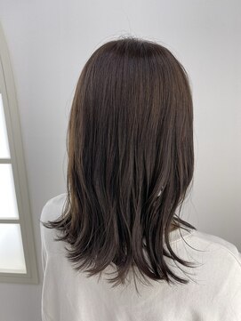 レナークソワン(LENAHC SOIN) 外ハネミディアム