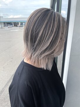 フェーディン(fa/din) バレイヤージュグレーベージュミディ