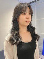 トレス(TRESS)&nbsp;セミロング　グレー系　グレージュ　ブリーチなし　前髪　原宿