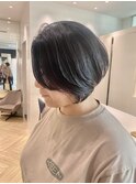 大人可愛い　ショートレイヤー　前髪なし