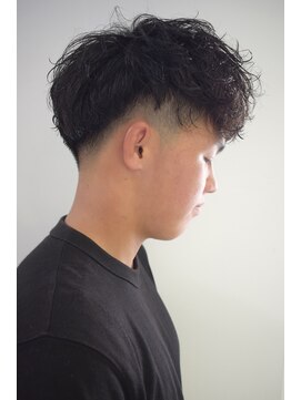 カーウォッシュバーバー(CARWASH BARBER) 波巻きマッシュパーマツーブロックスキンフェード1003