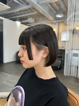 グロウ 丸の内(GLOW) ボブ切りっぱなしボブ姫カットボブスタイルインナーカラー黒髪