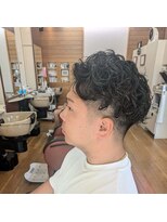 ふかみ理容院&nbsp;平巻きパーマ × ツーブロックフェード/30代