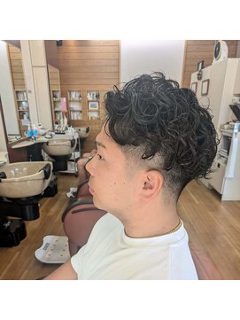 ふかみ理容院 平巻きパーマ × ツーブロックフェード/30代