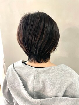 フェアリーテール 高坂店 襟足長めくびれショート