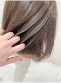 たっぷり透明感のミルクティーグレージュ。