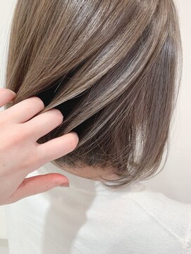 アッシュ 武蔵小金井店(Ash) たっぷり透明感のミルクティーグレージュ。