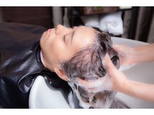 ヘアサロン ソラリカ(hair salon Solarica)の雰囲気（スコープでの頭皮診断、アジュバン KASUIスパを堪能♪）