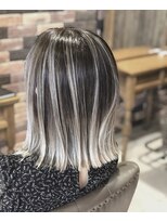ホワイト 伊勢崎(WHITE) 悩み解決！白髪ぼかし外国人風バレイヤージュ☆ホワイトシルバー