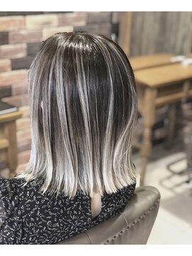 ホワイト 伊勢崎(WHITE) 悩み解決！白髪ぼかし外国人風バレイヤージュ☆ホワイトシルバー