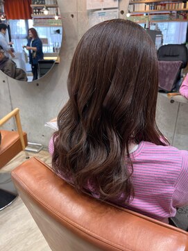 コージー(Kozy) 柔らかさのあるベージュブラウン