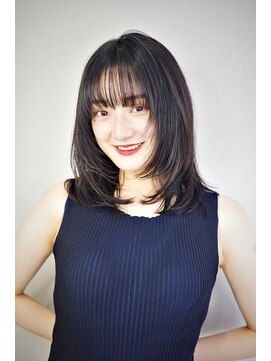 オグジュアリー 表参道(aux.) 雰囲気あるミディアムレイヤー