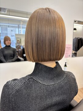 ジエクト ヴィシア(The Ect VIXIA) ハイトーンボブ 切りっぱなし ミニボブ 大人ボブ ベージュ