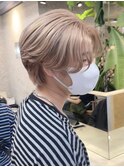 韓国メンズピンクベージュミルクティーカラーセンターパートヘア