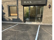 ブラック(BLACK)の雰囲気（お店の前が駐車場です）