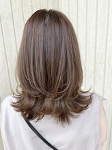 ルアナ(LUANA) 外ハネレイヤー（マロンベージュカラー）