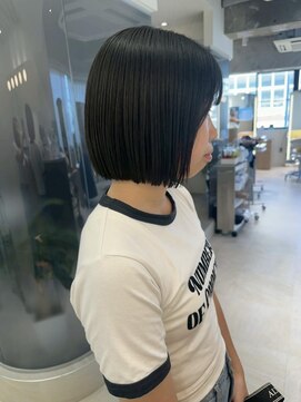 コンティロミー(CONTI ROMMY.) 黒髪ショートボブ☆パッツン切りっぱなしボブ☆20代～50代☆