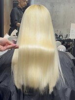 ピリオド 赤坂(Period.)&nbsp;ロングヘアー ハイトーン ブリーチ ブロンド 髪質改善 赤坂見附