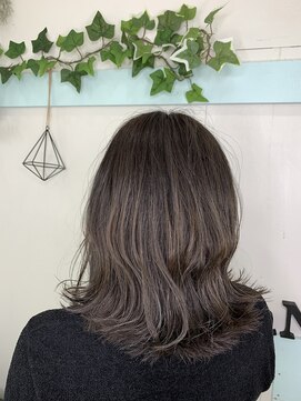 ナノ(nano) ダークグレージュ