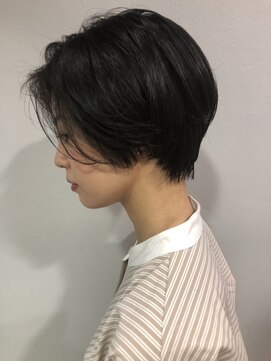 クラン(clan) clan センターパートショートボブ　ダークトーン