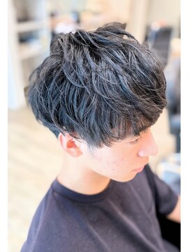 ヘアステージアミカル クセを活かしたメンズマッシュ