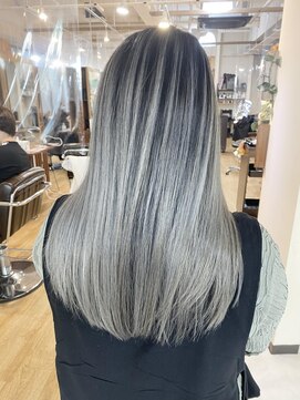 ブリッツ レボ(BLITZ-REVO) ホワイトバレイヤージュS 20代30代40代 柏駅/柏美容室