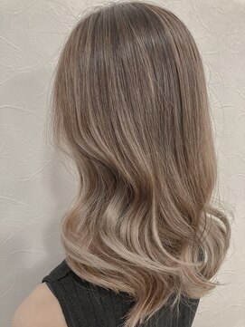 ミザルー(Misirlou) ベージュ×バレイヤージュ