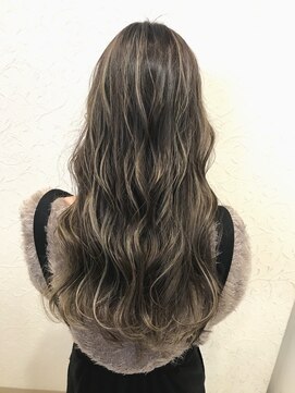 リー ルーチェ 布施(Lee Luce) ミルクティーベージュ×ハイライト【真栄田】