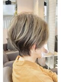 白髪ぼかしハイライト×くびれショート